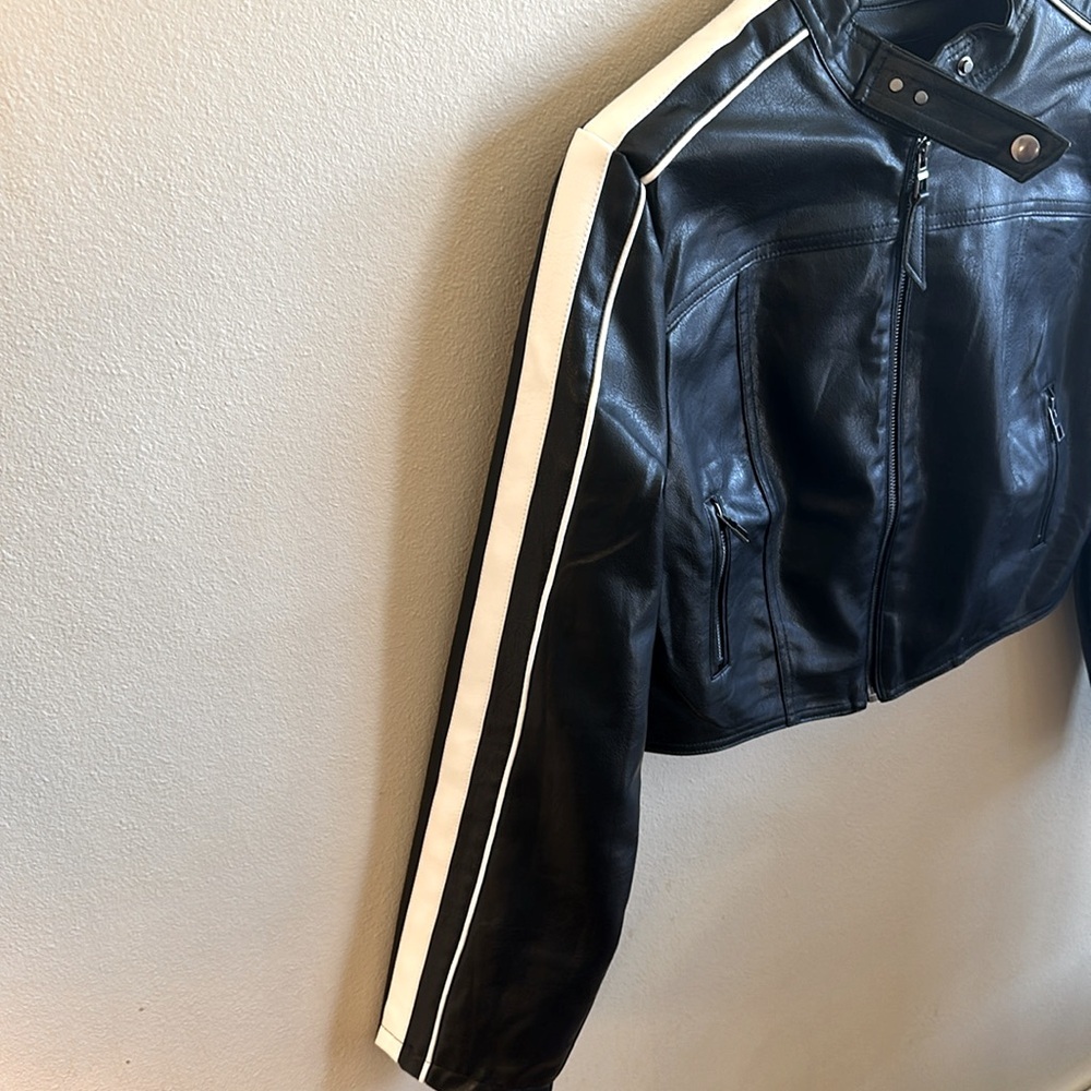 Love Tree Faux Leather Jacket Size Large Black/White Contrast Stripe Cropped - Picture 8 of 15